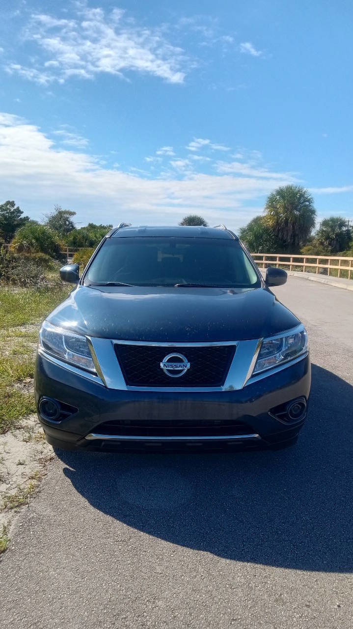 Used 2014 Nissan Pathfinder SV image 3