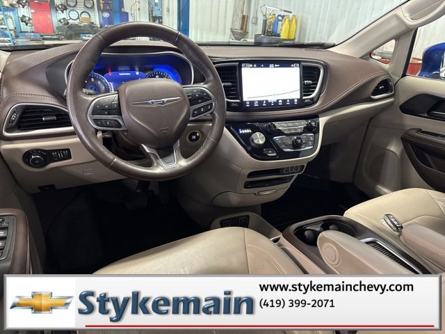 Used 2021 Chrysler Pacifica Touring-L w/ Uconnect Theater Family Group image 7