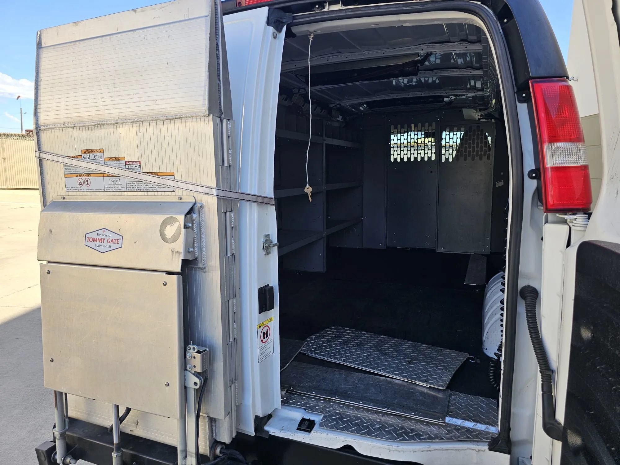 Used 2021 Chevrolet Express 3500 w/ Driver Convenience Package RWD image 11