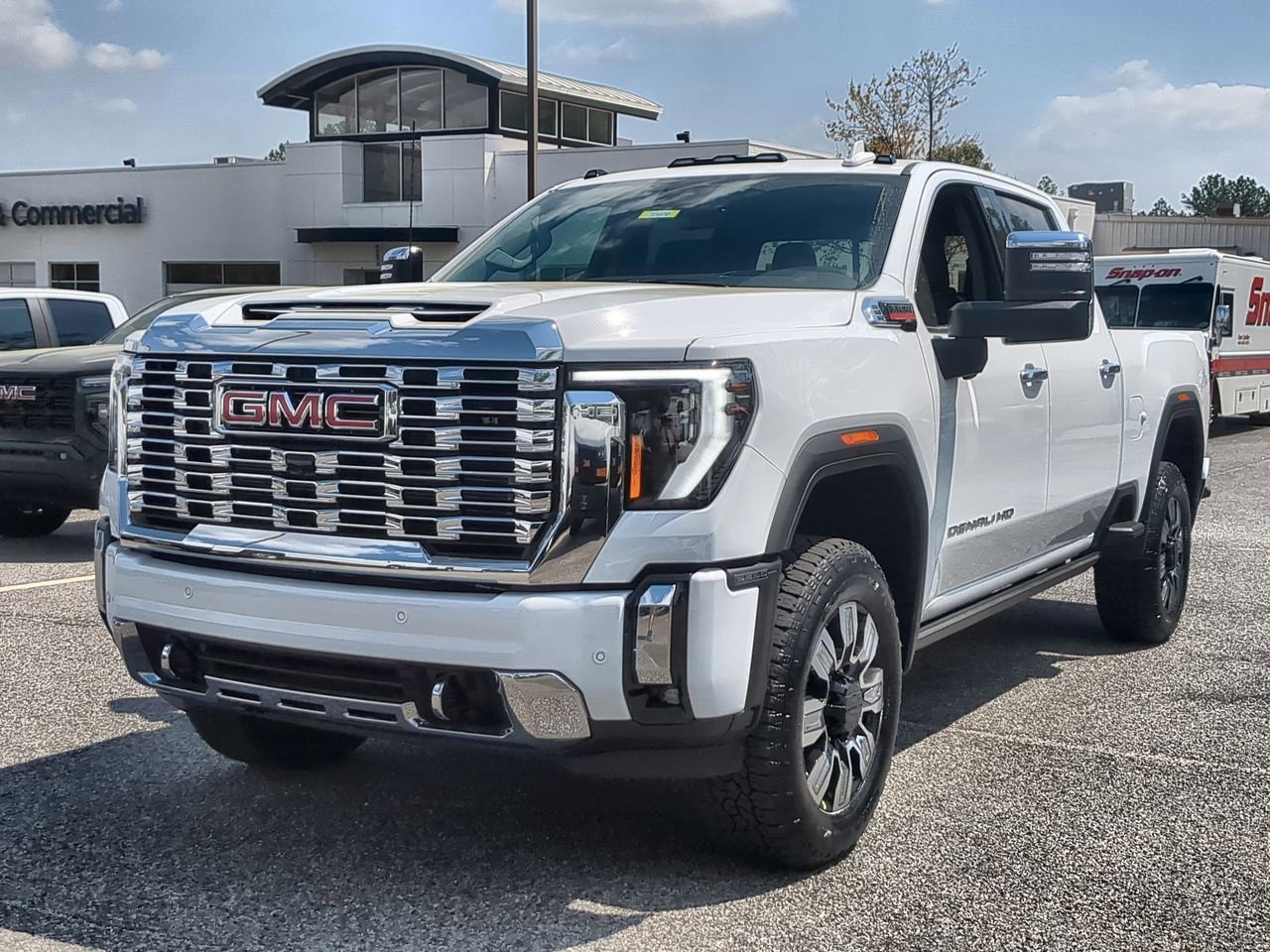 New 2026 GMC Sierra 2500 Denali w/ Denali Reserve Package AWD/4WD image 4