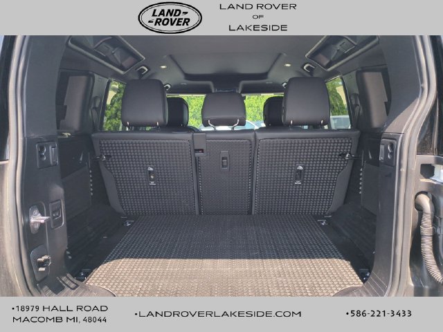 Used 2026 Land Rover Defender 110 X-Dynamic SE AWD/4WD image 16