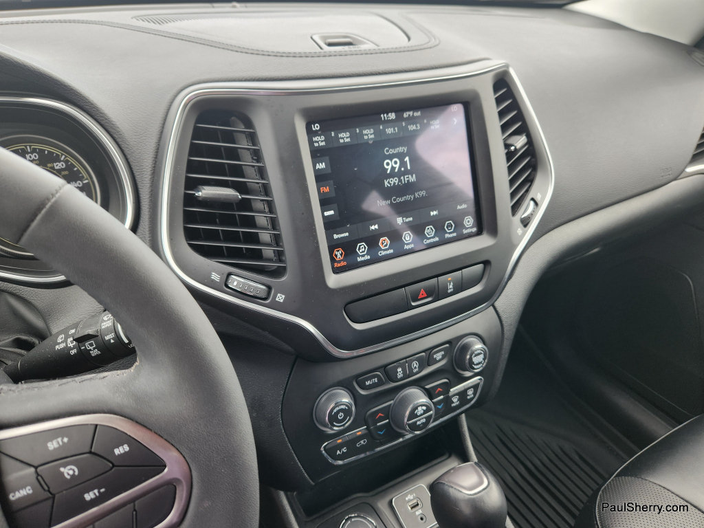 Used 2022 Jeep Cherokee Latitude Lux w/ Mopar Interior Package AWD/4WD image 32