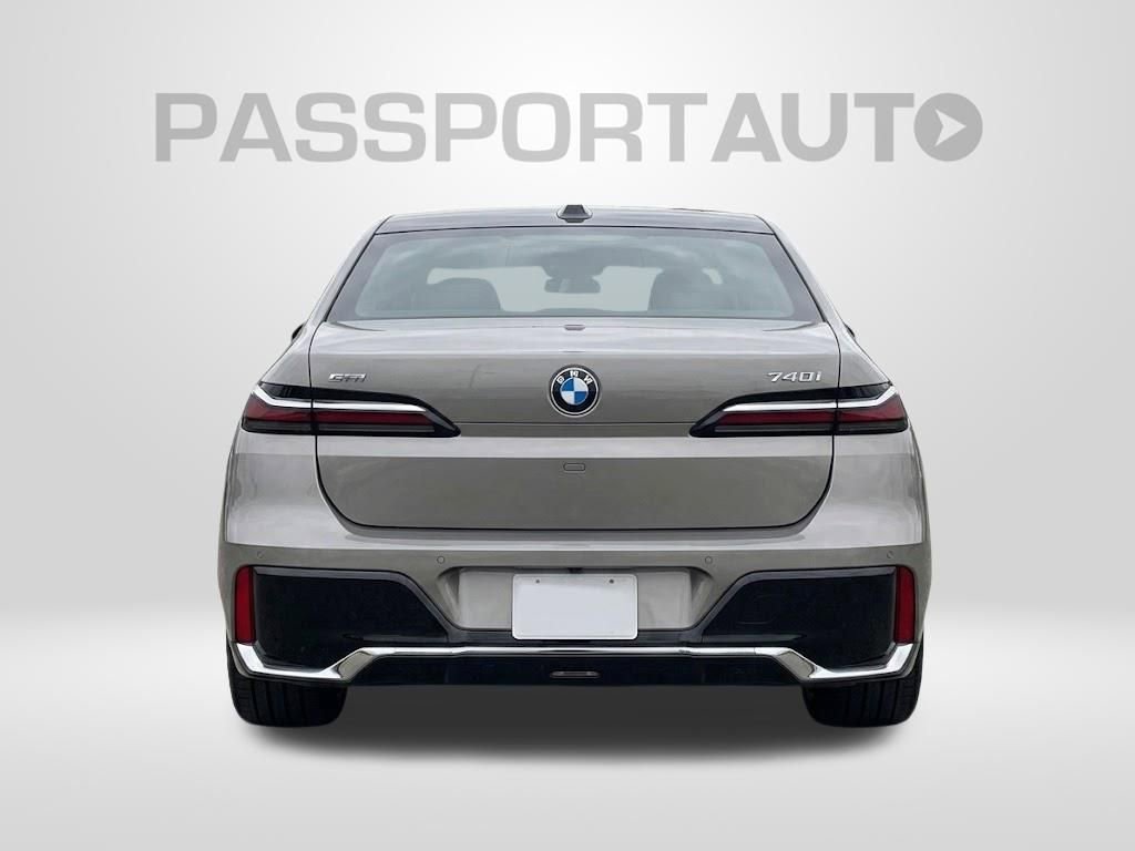 Used 2023 BMW 740i RWD image 3