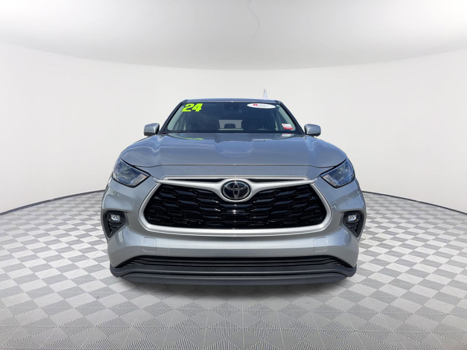 Certified 2024 Toyota Highlander LE image 2