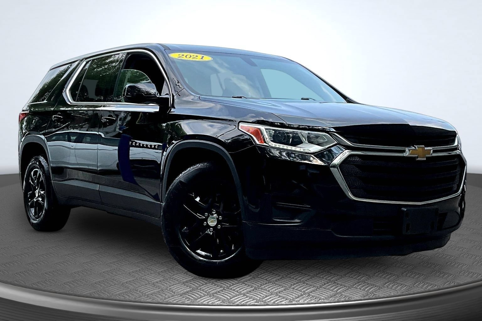 Used 2021 Chevrolet Traverse LS FWD image 2