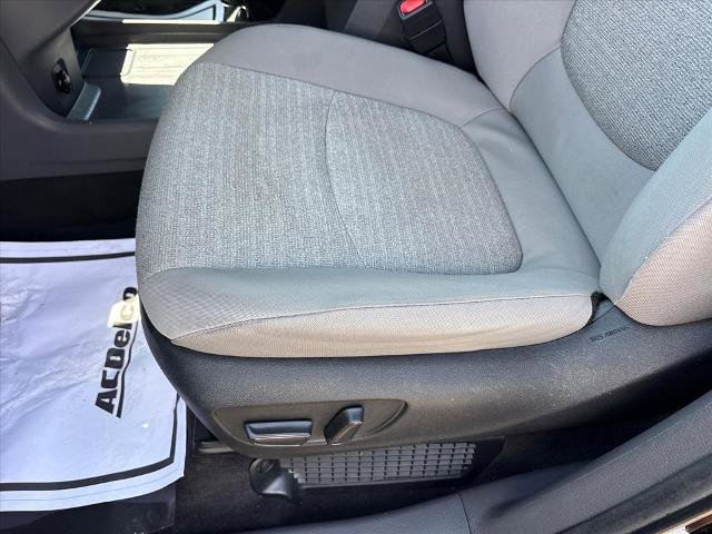 Used 2024 Toyota Sienna LE FWD image 19