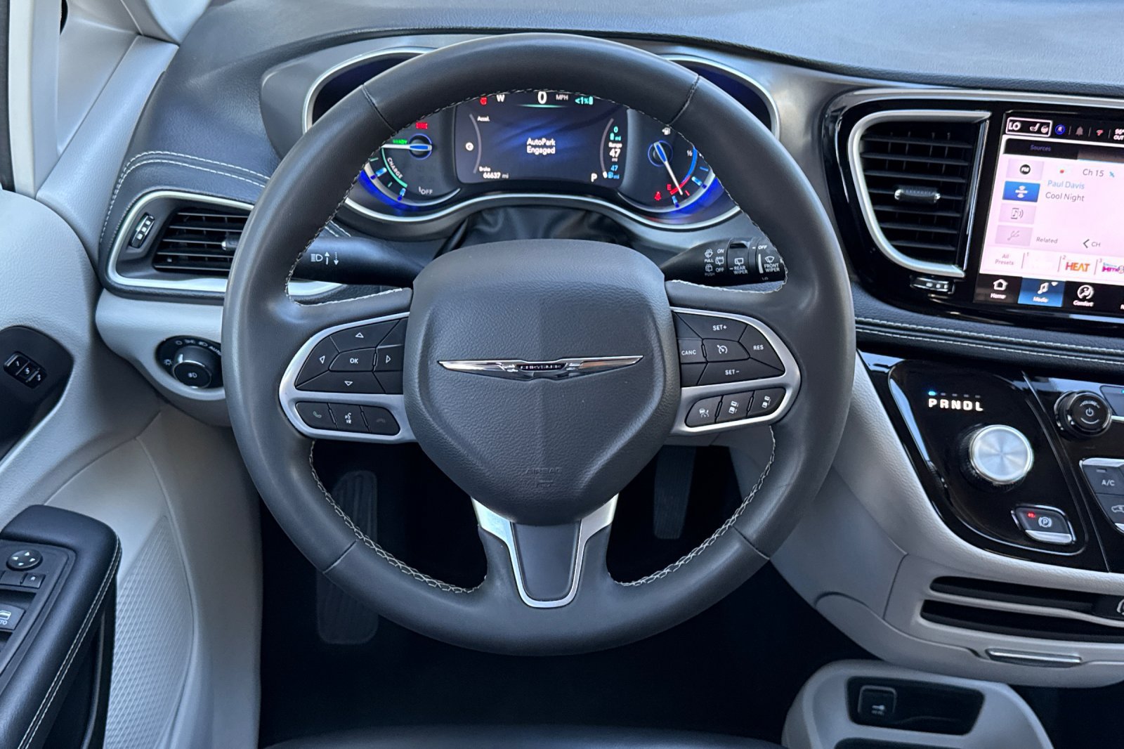Used 2024 Chrysler Pacifica Limited FWD image 15
