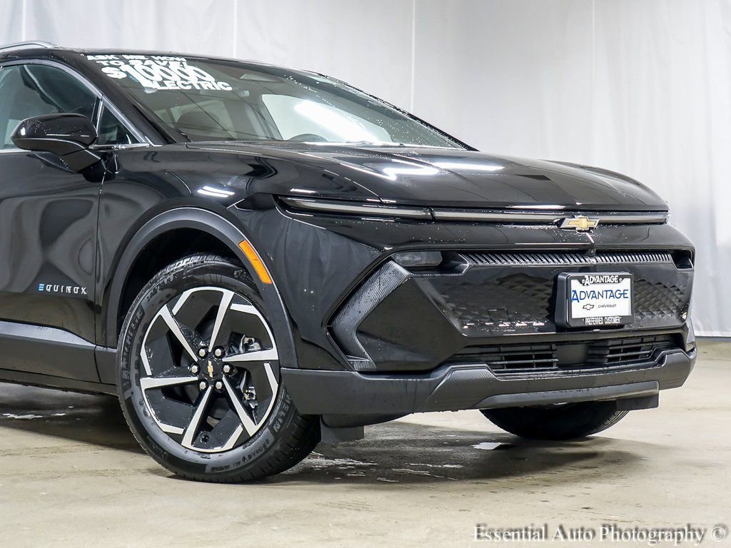 New 2026 Chevrolet Equinox EV LT image 3