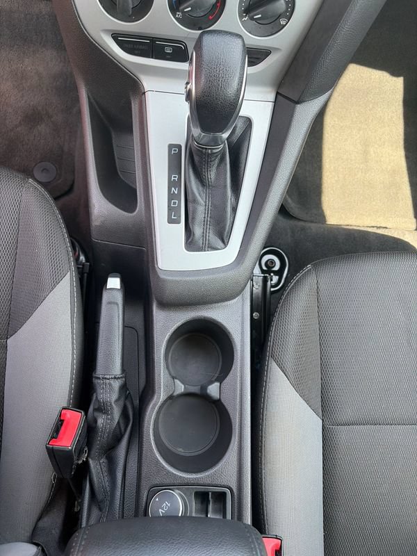 Used 2014 Ford Focus SE FWD image 24