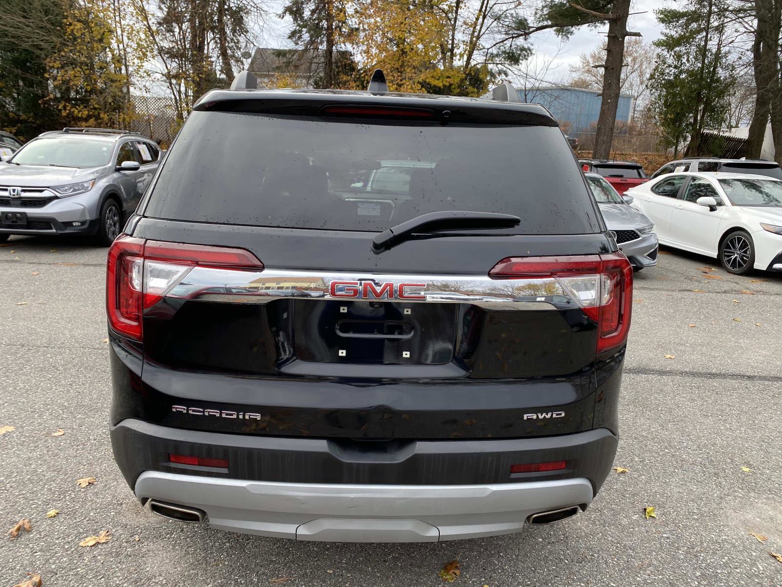 Used 2023 GMC Acadia SLT image 4