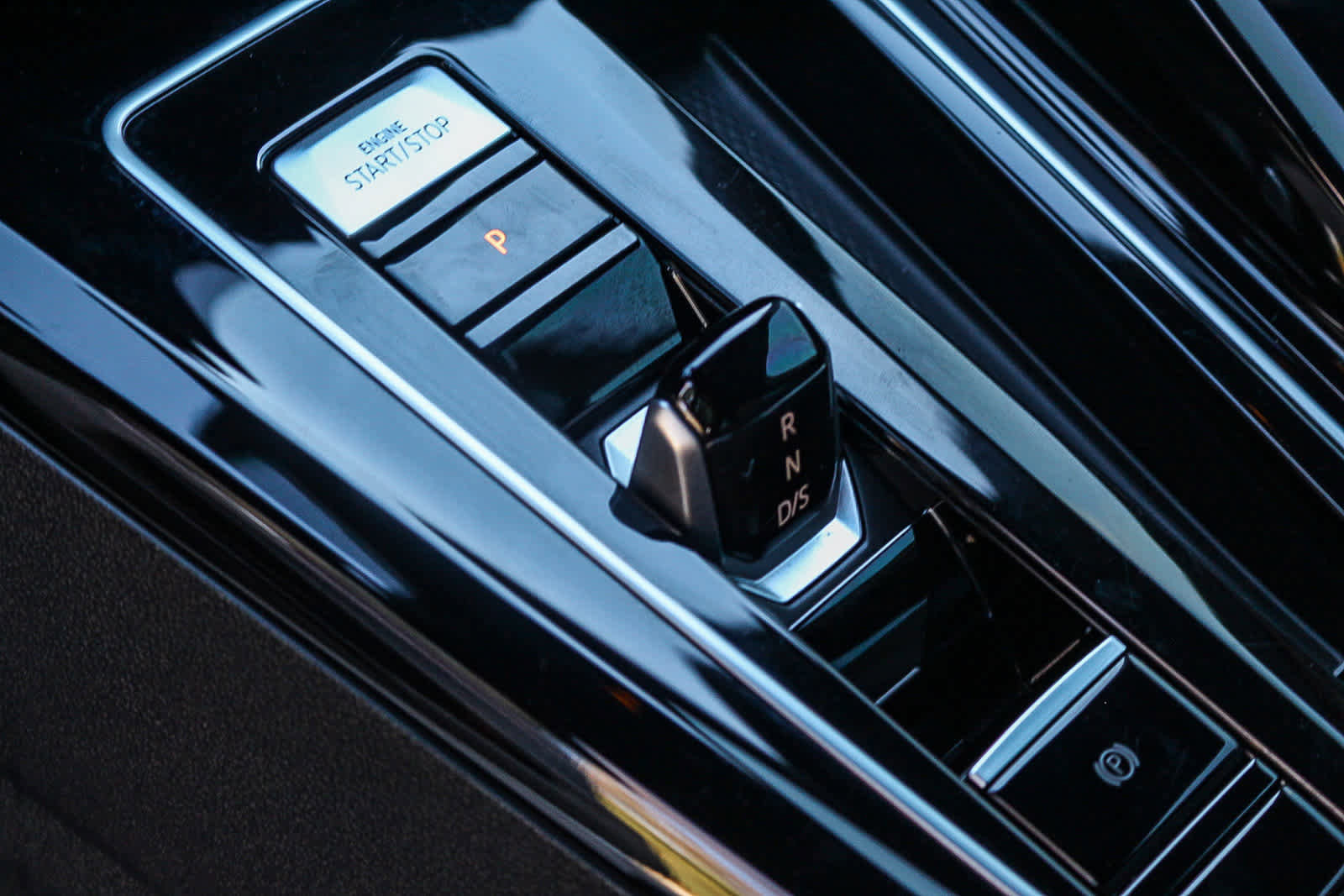 Used 2025 Volkswagen Golf w/ Euro Style Package image 18