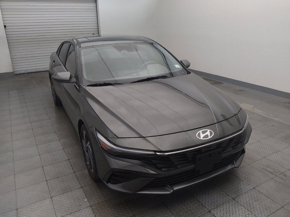 Used 2025 Hyundai Elantra SEL FWD image 14