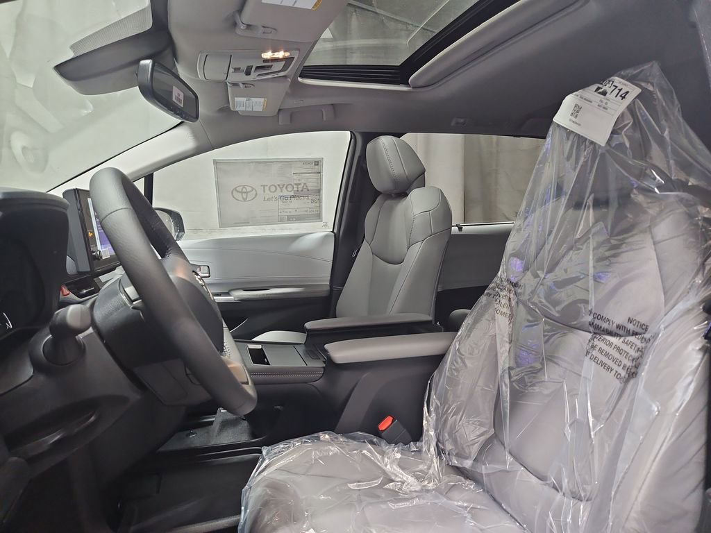 New 2026 Toyota Sienna XLE image 25