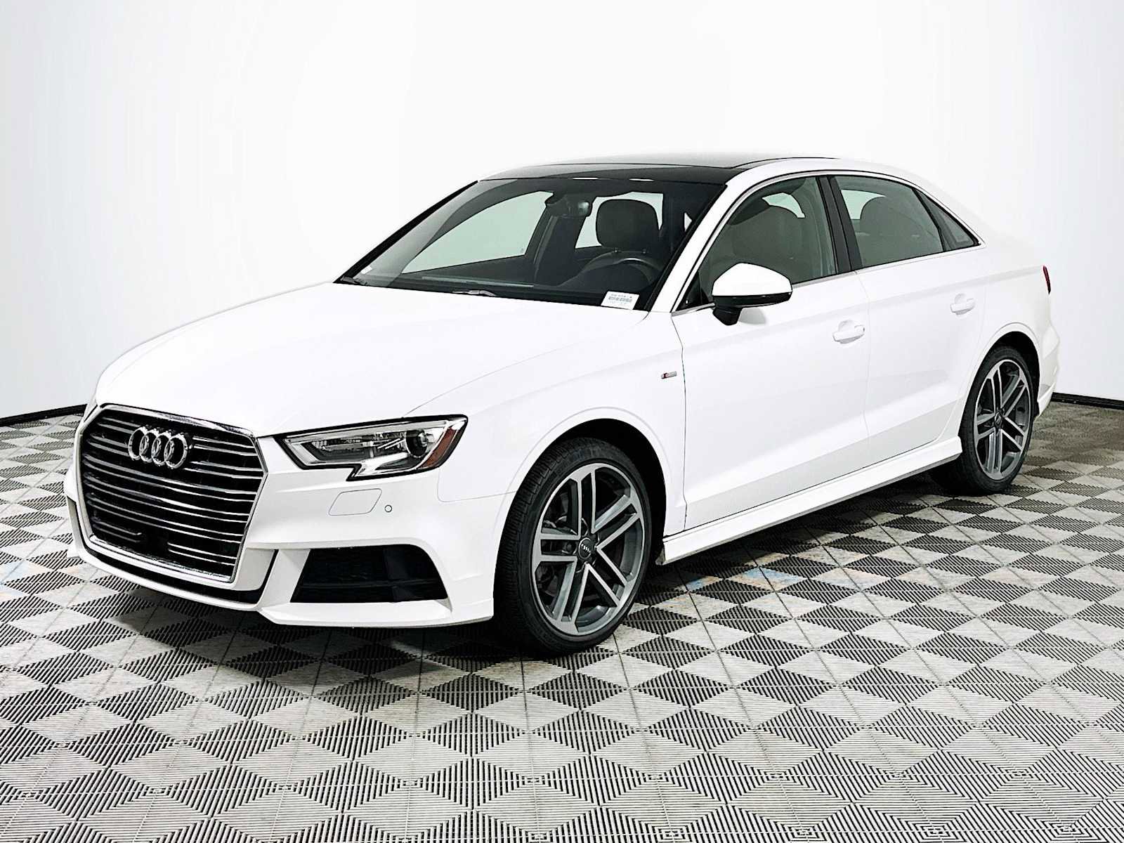 Used 2018 Audi A3 2.0T Premium Plus image 3