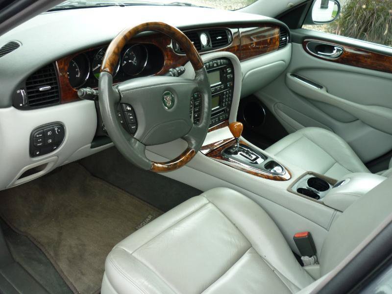 Used 2004 Jaguar XJ8 RWD image 9