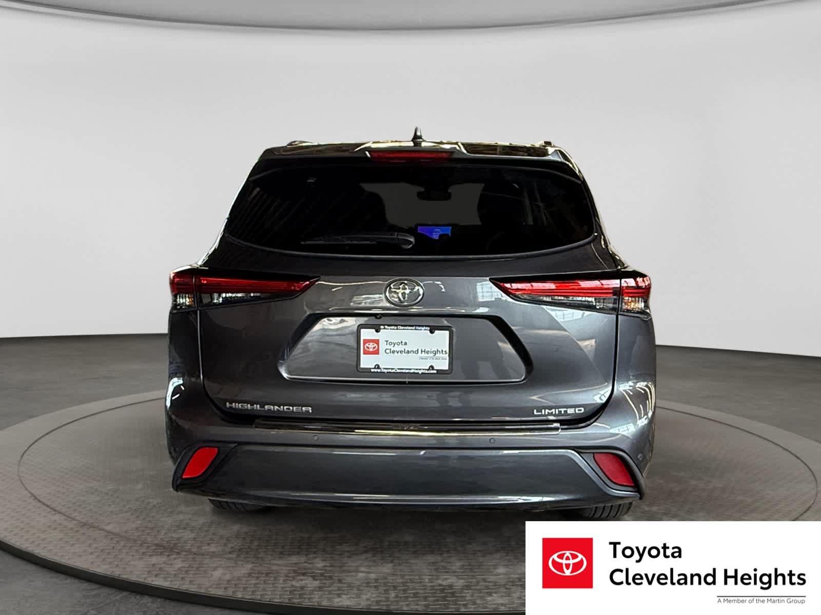 Used 2023 Toyota Highlander Limited FWD image 6