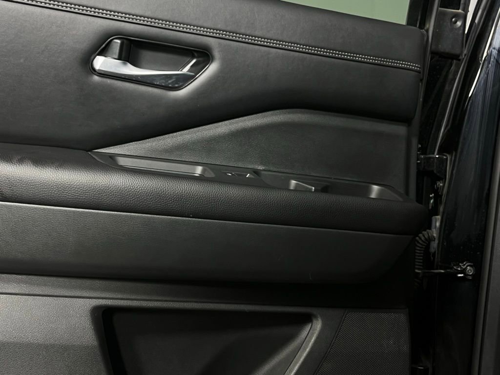 Used 2023 Nissan Pathfinder Platinum w/ Cargo Package image 24