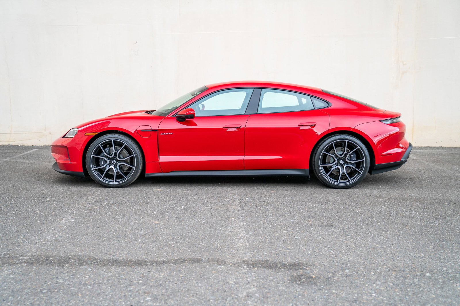 Used 2025 Porsche Taycan video 2