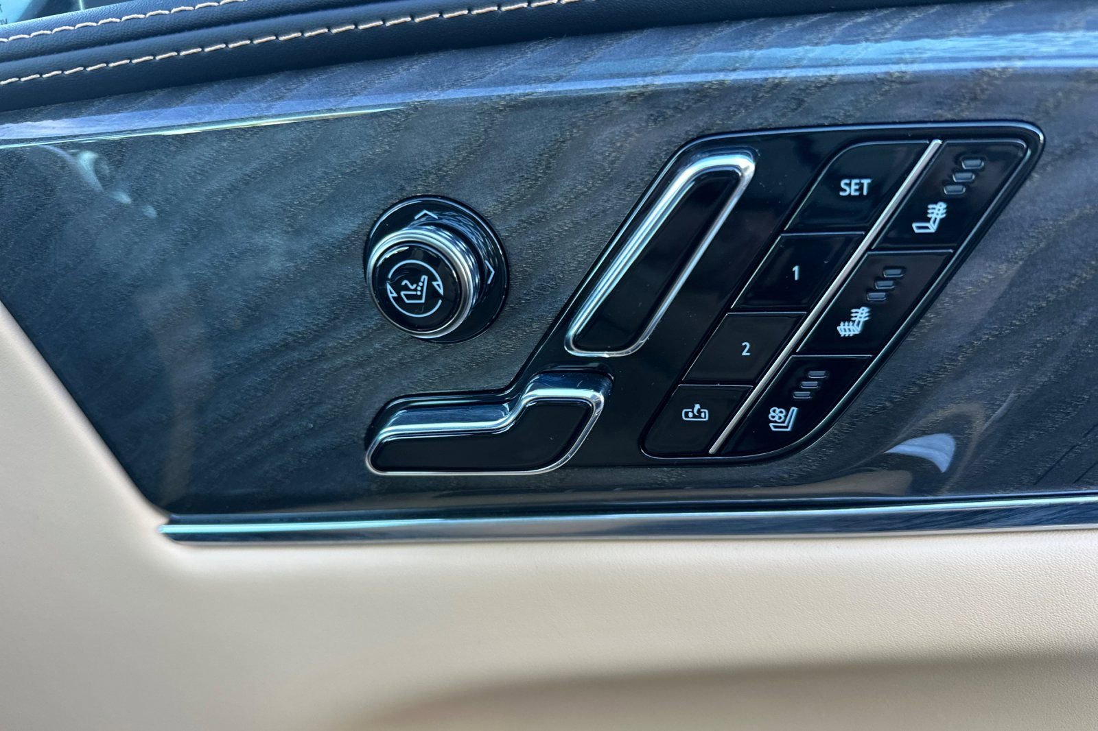 Used 2026 Cadillac Escalade IQ Sport 2 w/ LPO, ONYX Package image 24