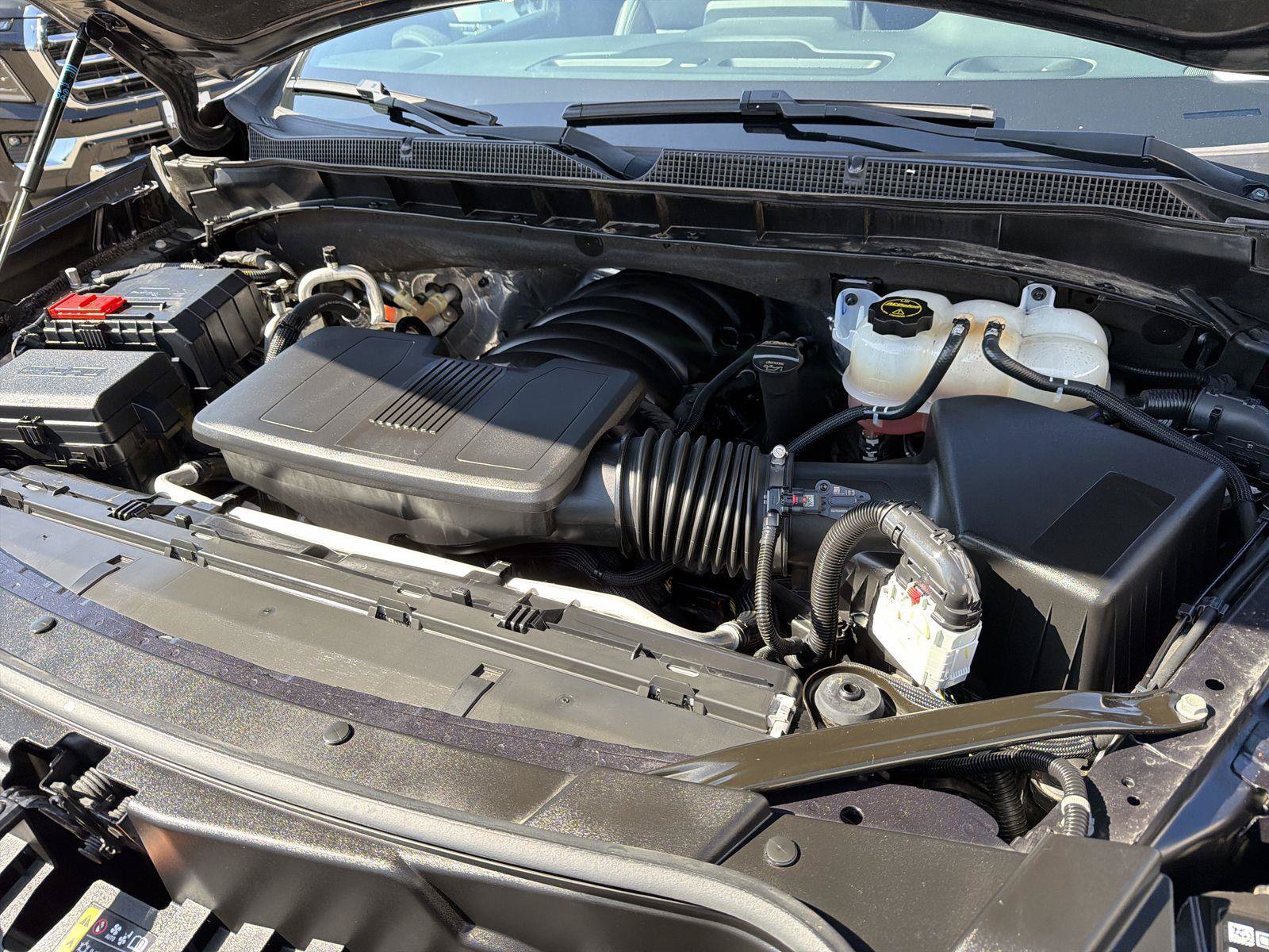 Used 2024 Chevrolet Suburban LT RWD image 29