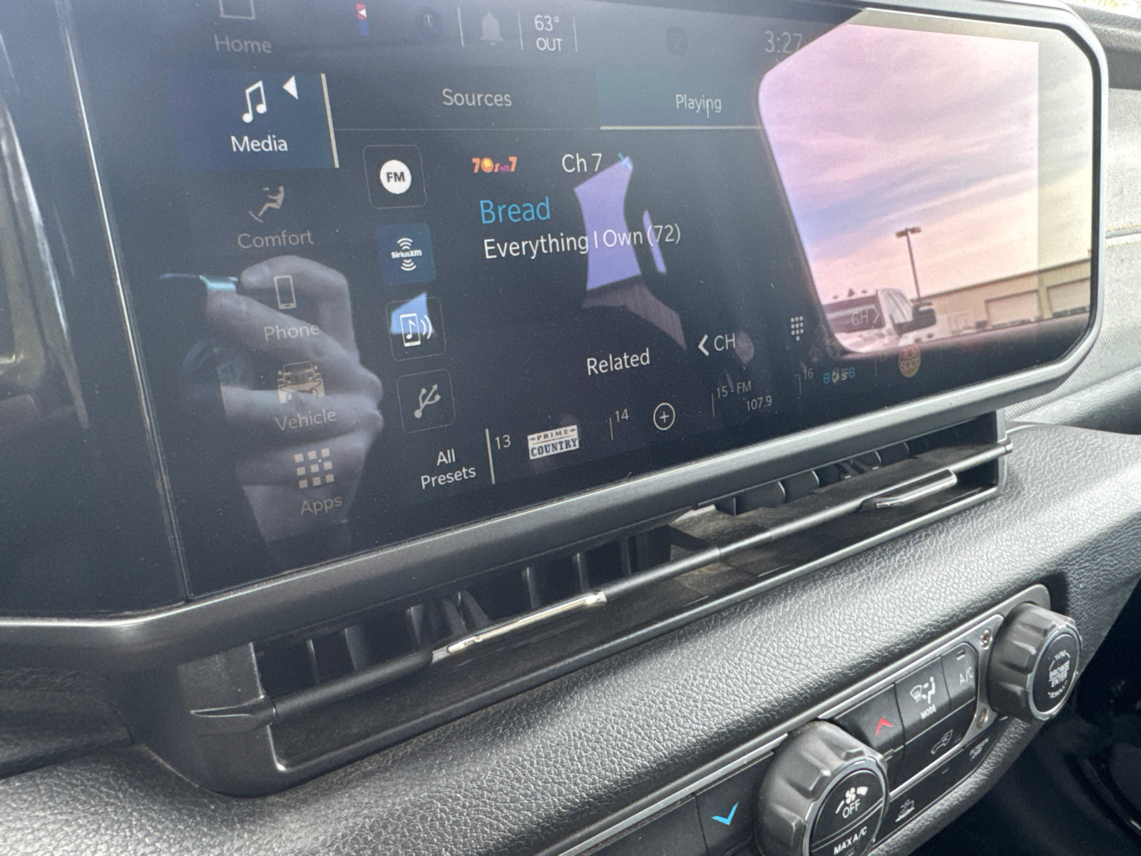 Used 2025 Jeep Wrangler Willys image 25