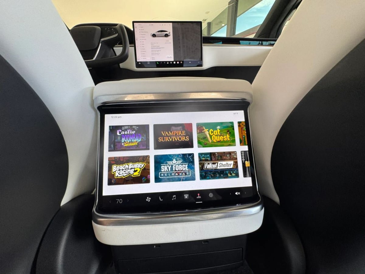 Used 2023 Tesla Model X AWD/4WD image 25