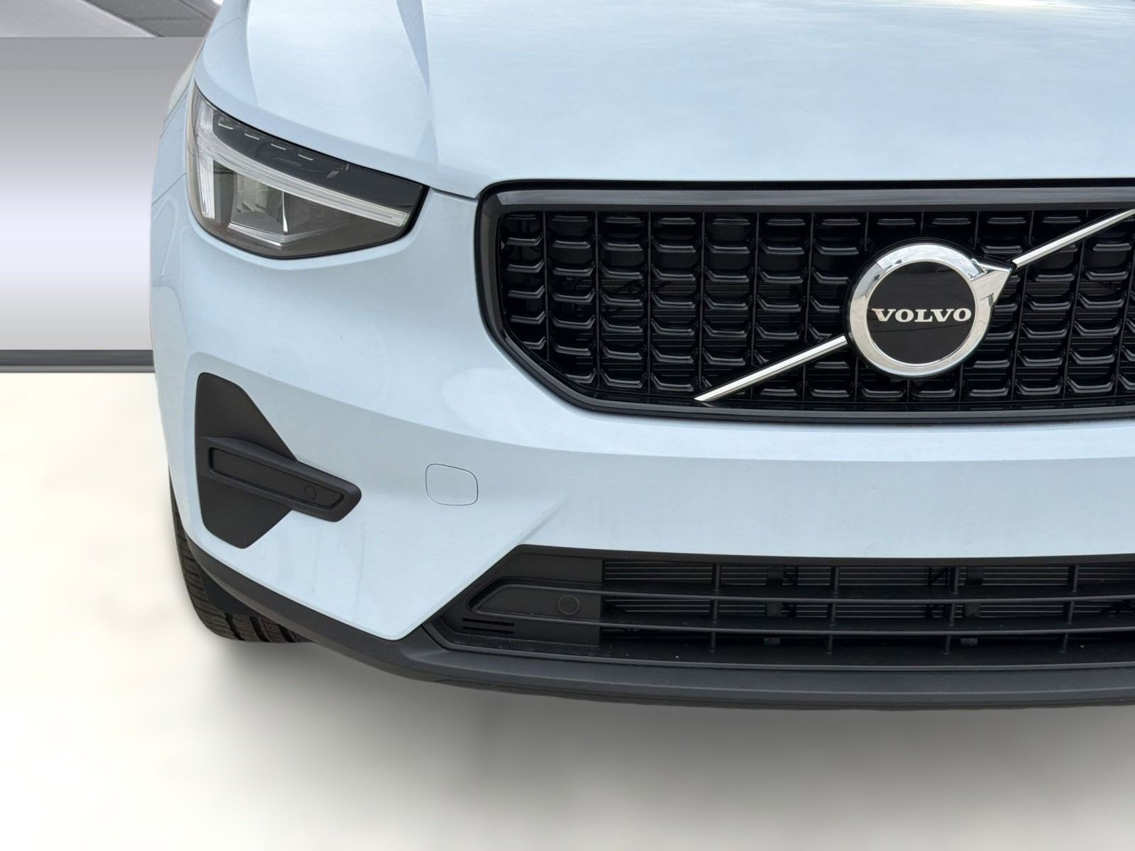 New 2026 Volvo XC40 B4 Core w/ Climate Package FWD image 27
