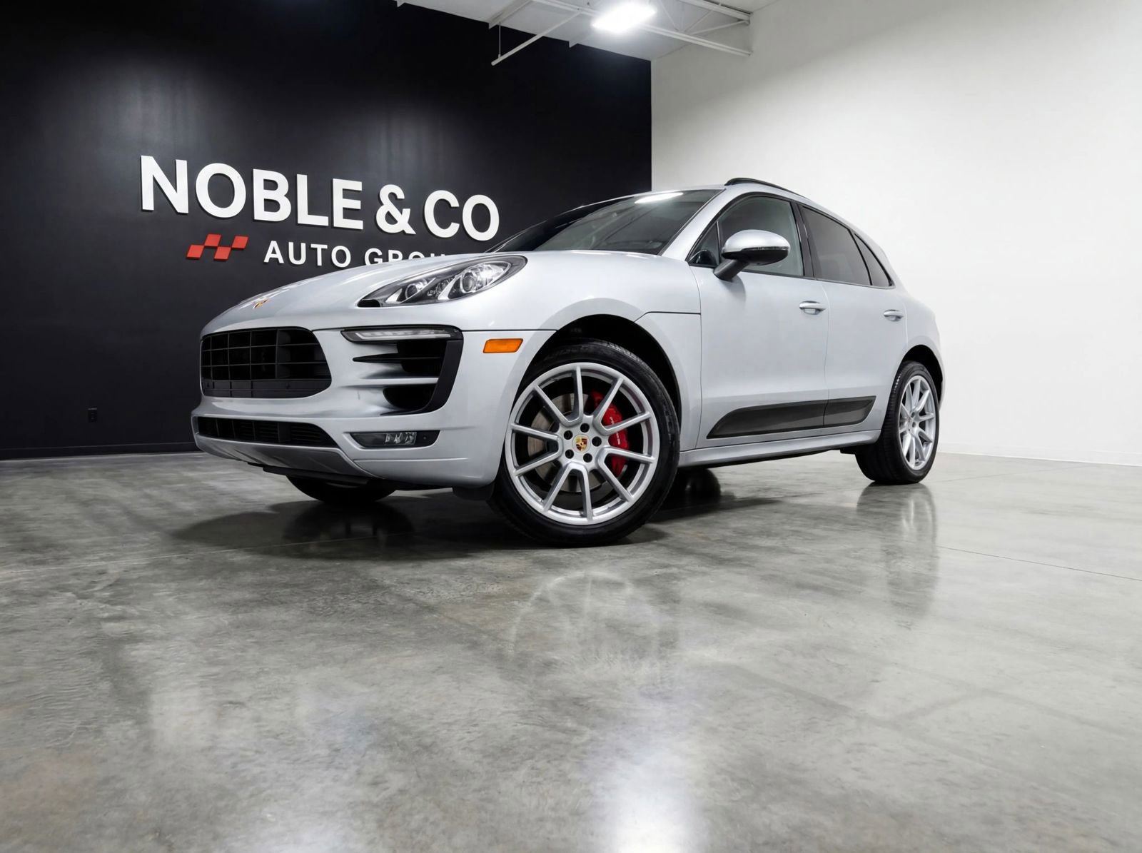Used 2015 Porsche Macan Turbo image 2