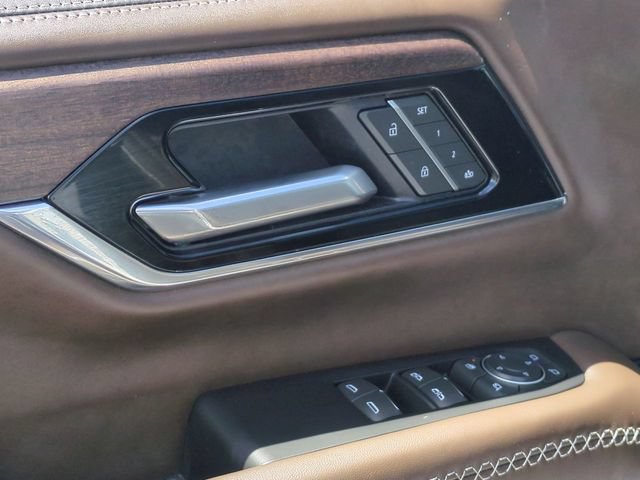 Used 2025 GMC Yukon Denali Ultimate w/ LPO, Floor Liner Package AWD/4WD image 24