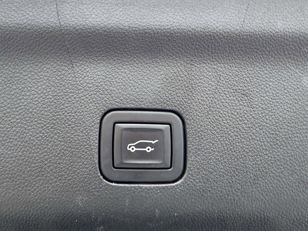 Used 2023 Chevrolet Suburban Premier AWD/4WD image 13