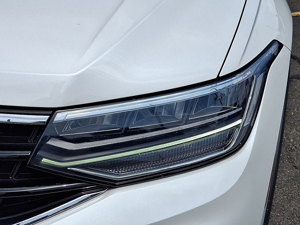 Certified 2023 Volkswagen Tiguan SE R-Line FWD image 10