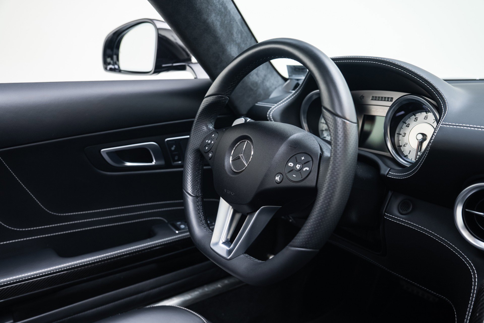 Used 2012 Mercedes-Benz SLS AMG image 31
