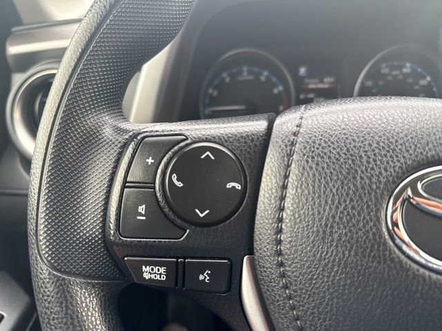 Used 2018 Toyota RAV4 LE w/ All Weather Liner Package AWD/4WD image 21