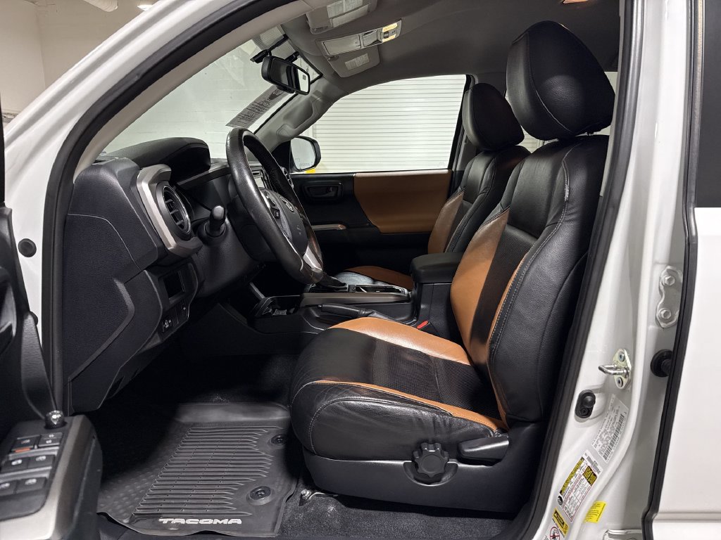 Used 2017 Toyota Tacoma SR5 w/ Tow Package AWD/4WD image 19