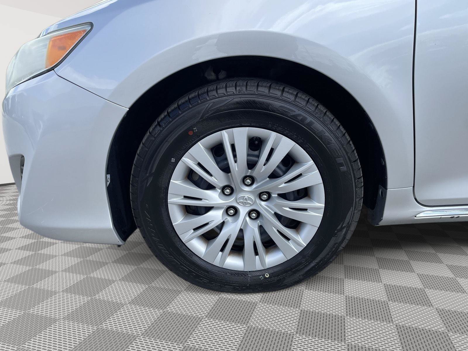 Used 2014 Toyota Camry LE FWD image 7
