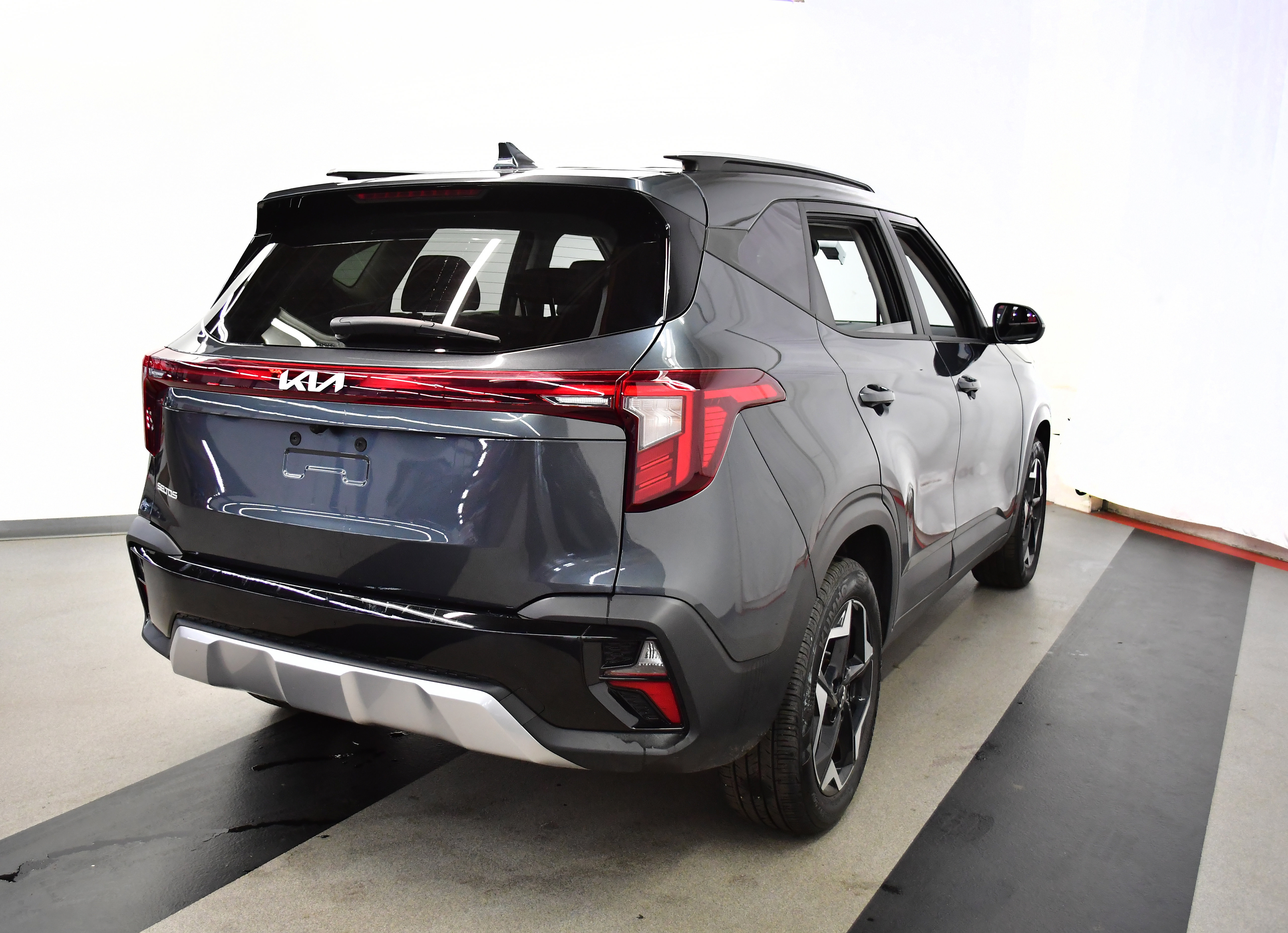 Used 2025 Kia Seltos S image 7