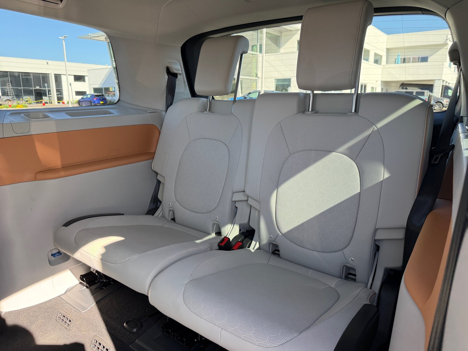 Certified 2025 Volkswagen ID. Buzz Pro S Plus AWD/4WD image 21