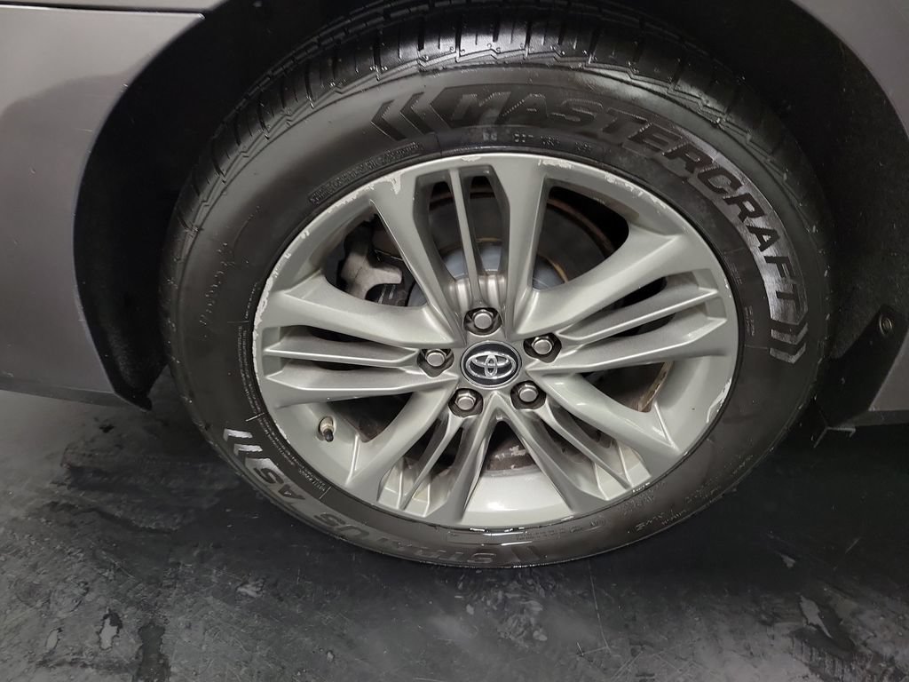Used 2016 Toyota Camry SE FWD image 11