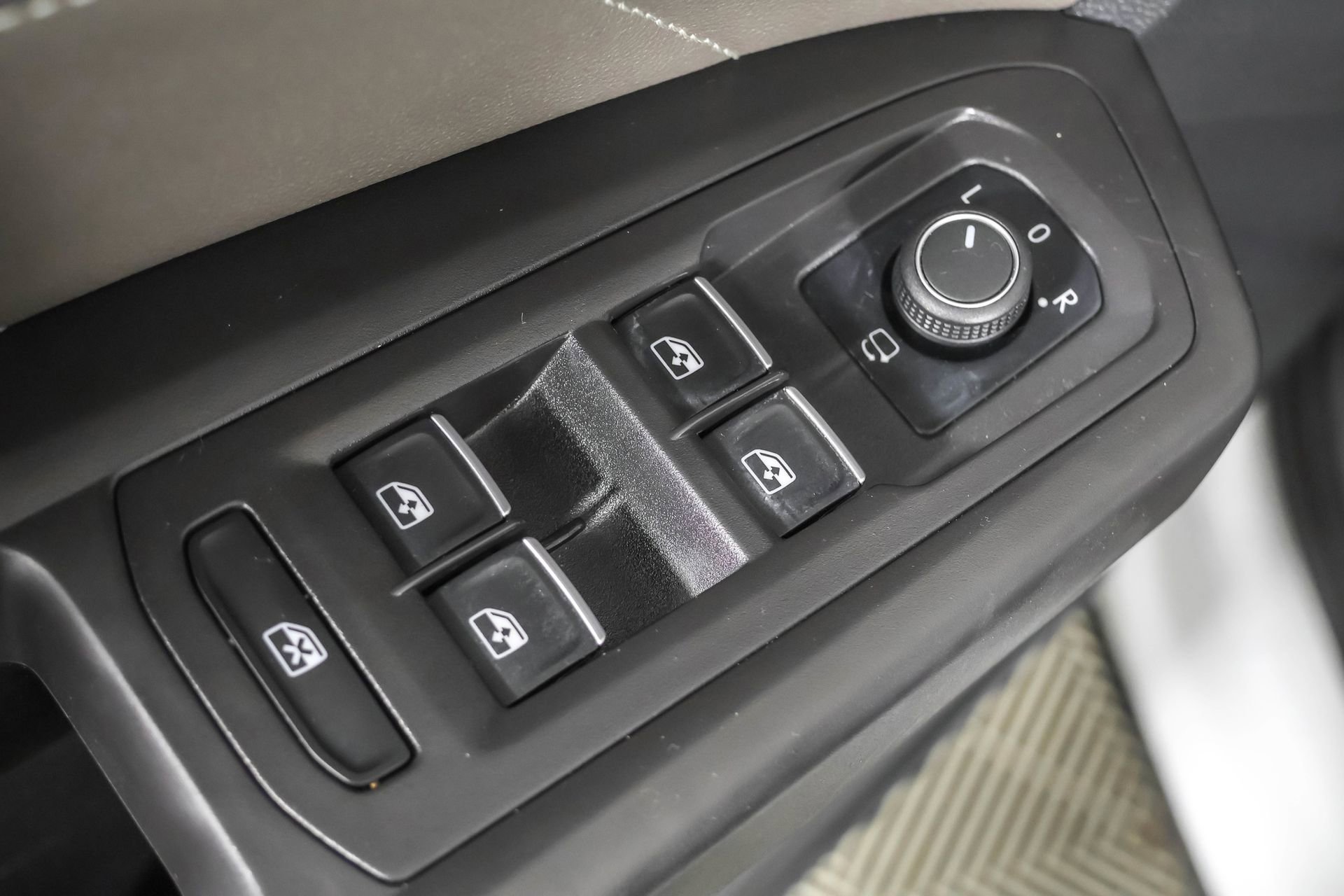 Used 2022 Volkswagen Atlas Cross Sport SEL Premium R-Line image 35