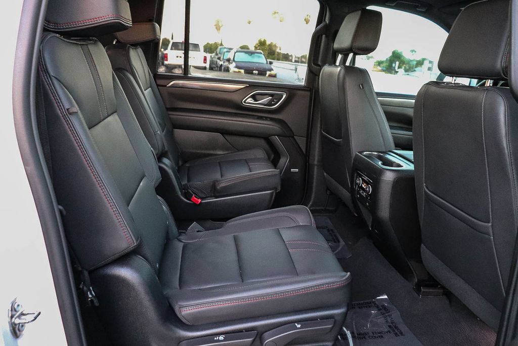 Used 2023 Chevrolet Suburban RST w/ Luxury Package RWD image 18