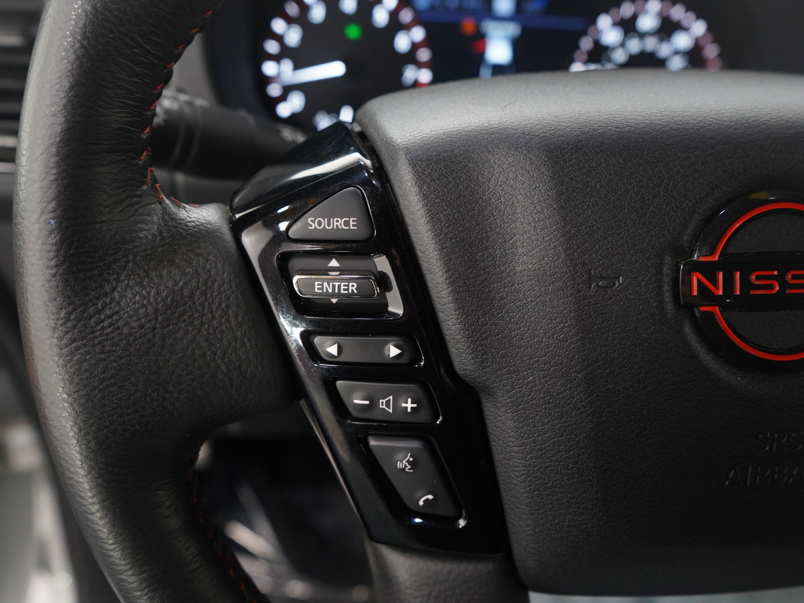 Used 2024 Nissan Frontier PRO-4X w/ Pro Convenience Package image 27