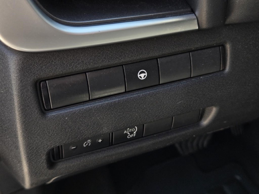 Certified 2023 Nissan Rogue SV FWD image 18