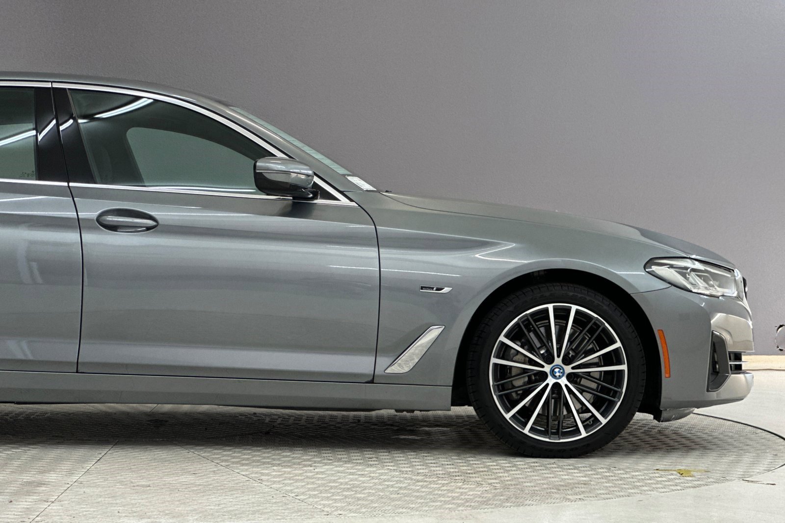 Used 2023 BMW 530e w/ Executive Package RWD image 35