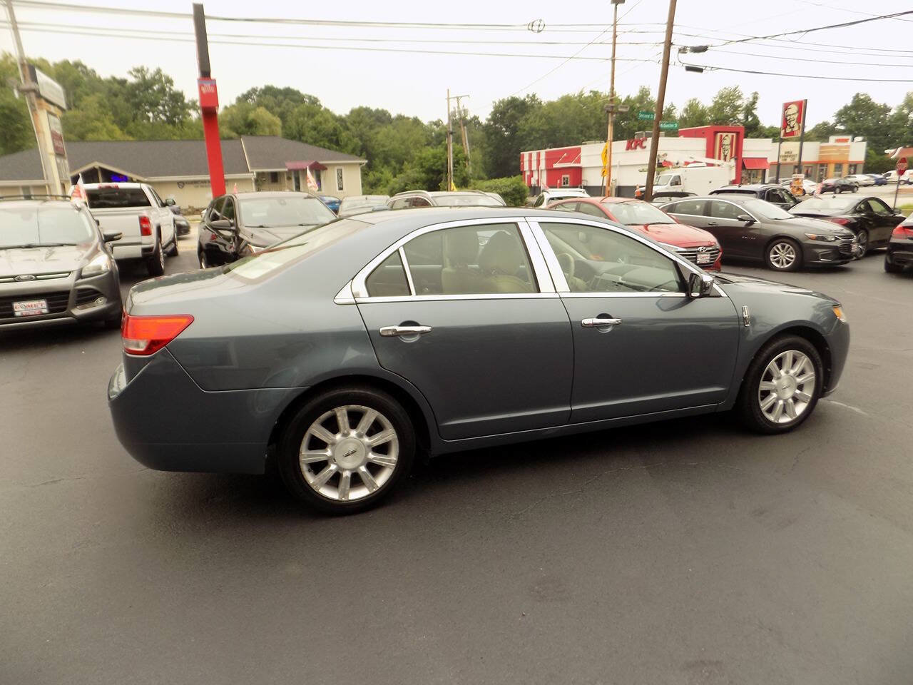 Used 2011 Lincoln MKZ FWD image 4