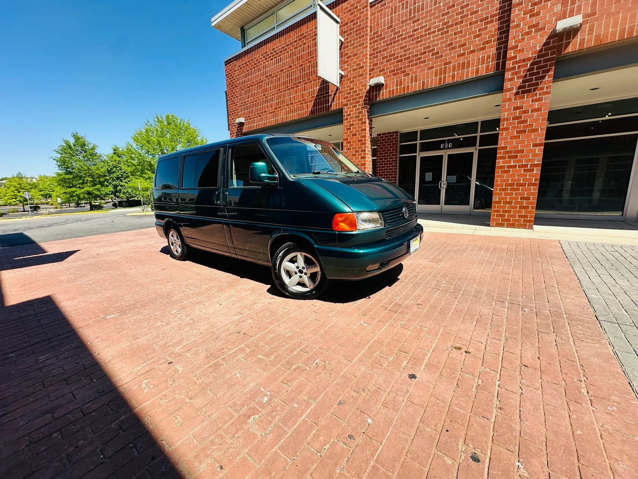 Used 2003 Volkswagen Eurovan GLS FWD image 1