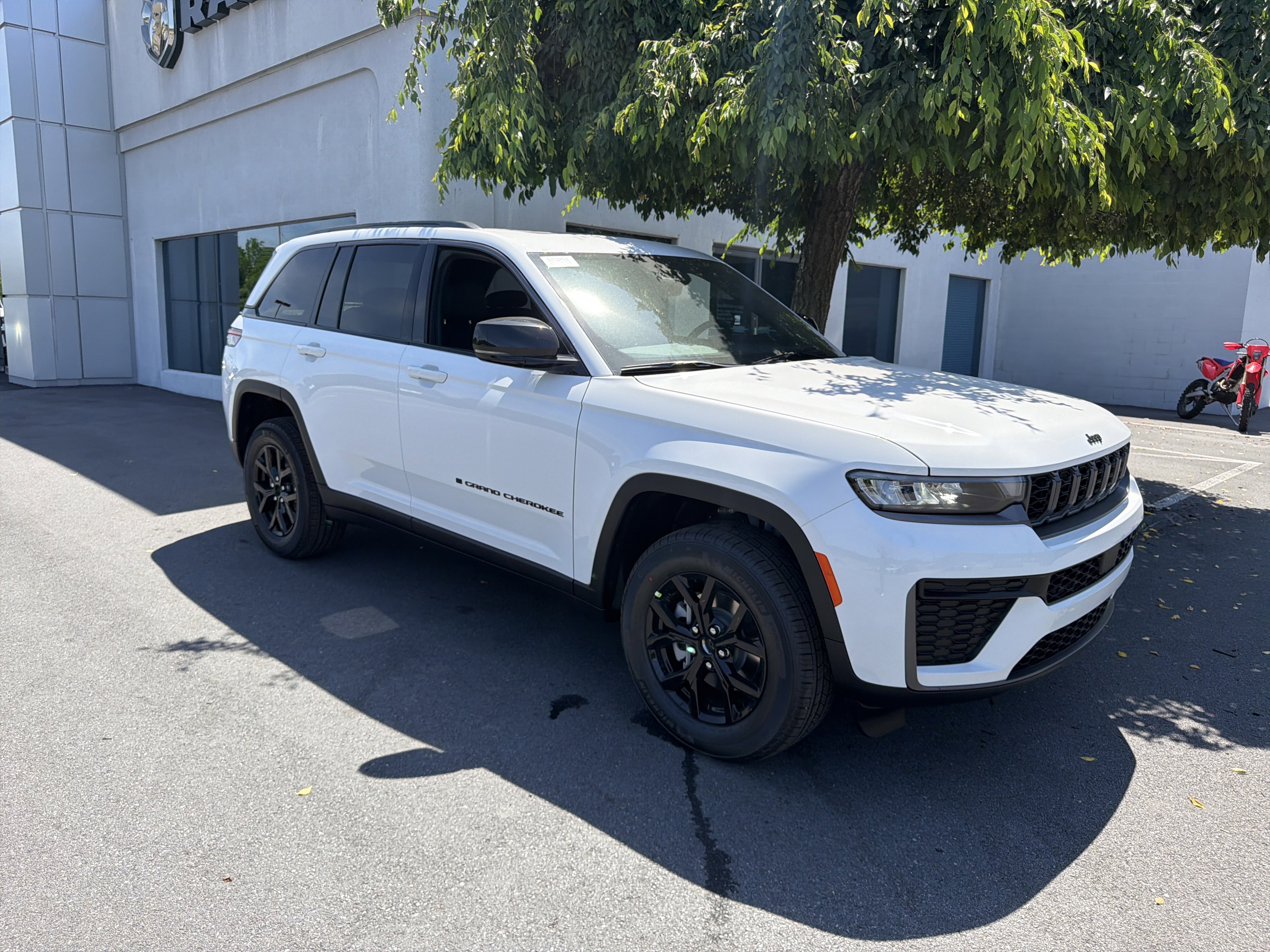New 2026 Jeep Grand Cherokee Altitude
