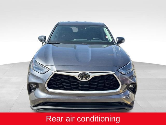 Used 2024 Toyota Highlander LE image 2