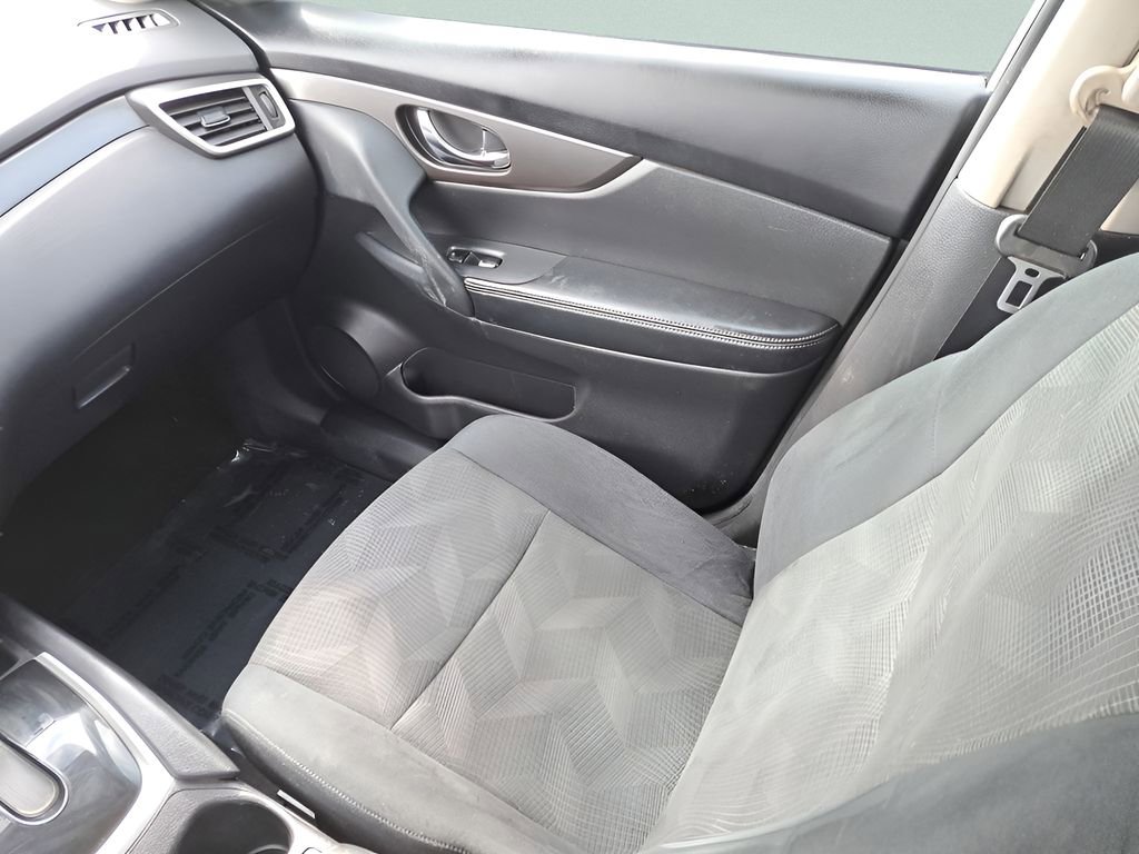 Used 2015 Nissan Rogue S image 11
