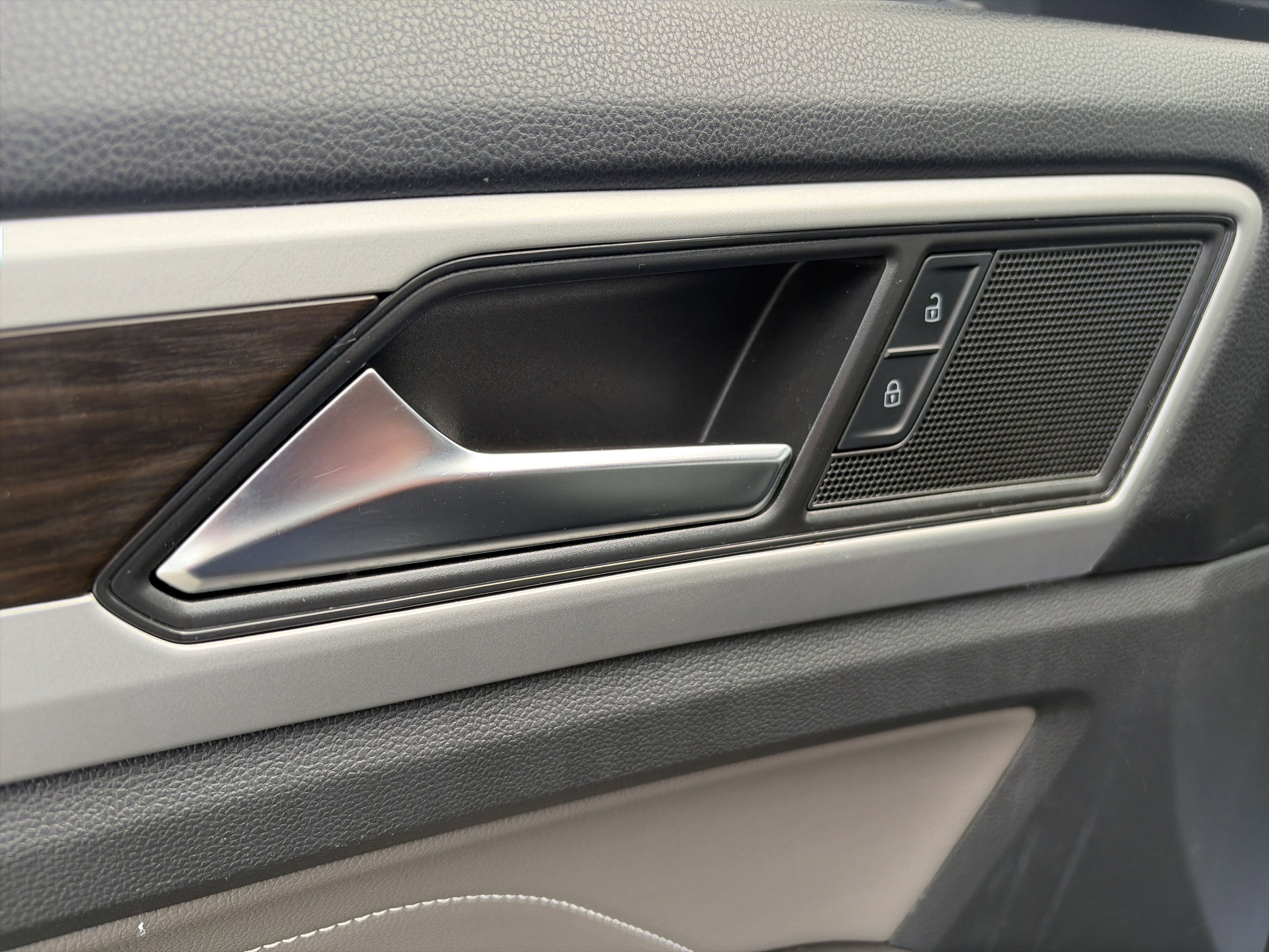 Used 2023 Volkswagen Atlas SE image 20