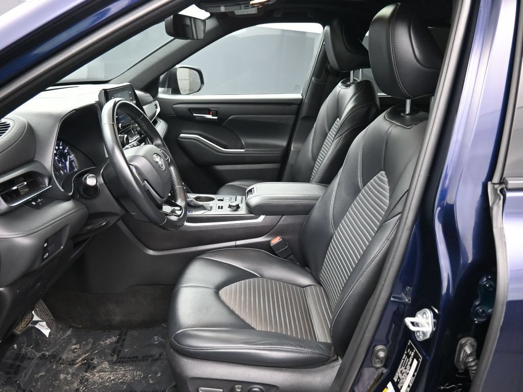 Used 2021 Toyota Highlander XSE AWD/4WD image 19